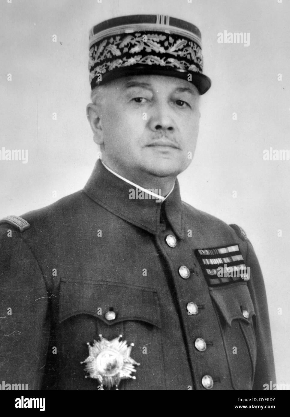 Alphonse Joseph Georges (1875 - 1951) französischer Offizier in der Armee. Er war Oberbefehlshaber der Norden östlich vor 1939 und 1940. Gegen den Plan von Supreme Commander Maurice Gamelin die besten verbündeten Kräfte in den Ländern zu bewegen, wurde er von seinem Vorgesetzten außer Kraft gesetzt. Bei Ausbruch des Zweiten Weltkriegs im September 1939, Georges wurde Kommandeur der französischen Feld Armeen. Am 19. Mai 1940 Gamelin und Georges wurden entlassen und General Weygand zurück als Leiter der französischen Armee. Georges abgelehnt, eine bedeutende Rolle in der neuen Vichy Frankreich Regierung zu spielen. Stockfoto