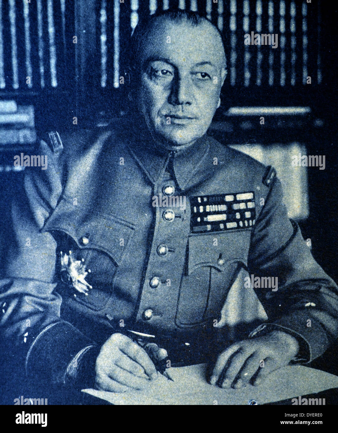 Alphonse Joseph Georges (1875 - 1951) französischer Offizier in der Armee. Er war Oberbefehlshaber der Norden östlich vor 1939 und 1940. Gegen den Plan von Supreme Commander Maurice Gamelin die besten verbündeten Kräfte in den Ländern zu bewegen, wurde er von seinem Vorgesetzten außer Kraft gesetzt. Bei Ausbruch des Zweiten Weltkriegs im September 1939, Georges wurde Kommandeur der französischen Feld Armeen. Am 19. Mai 1940 Gamelin und Georges wurden entlassen und General Weygand zurück als Leiter der französischen Armee. Georges abgelehnt, eine bedeutende Rolle in der neuen Vichy Frankreich Regierung zu spielen. Stockfoto