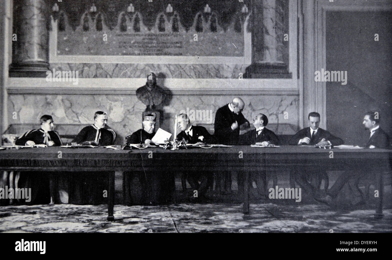 Rom - 11. Februar 1929 - die hohe Bevollmächtigten und die Würdenträger, die teilnahmen, die Unterzeichnung des Vertrags von Lateran. Stockfoto