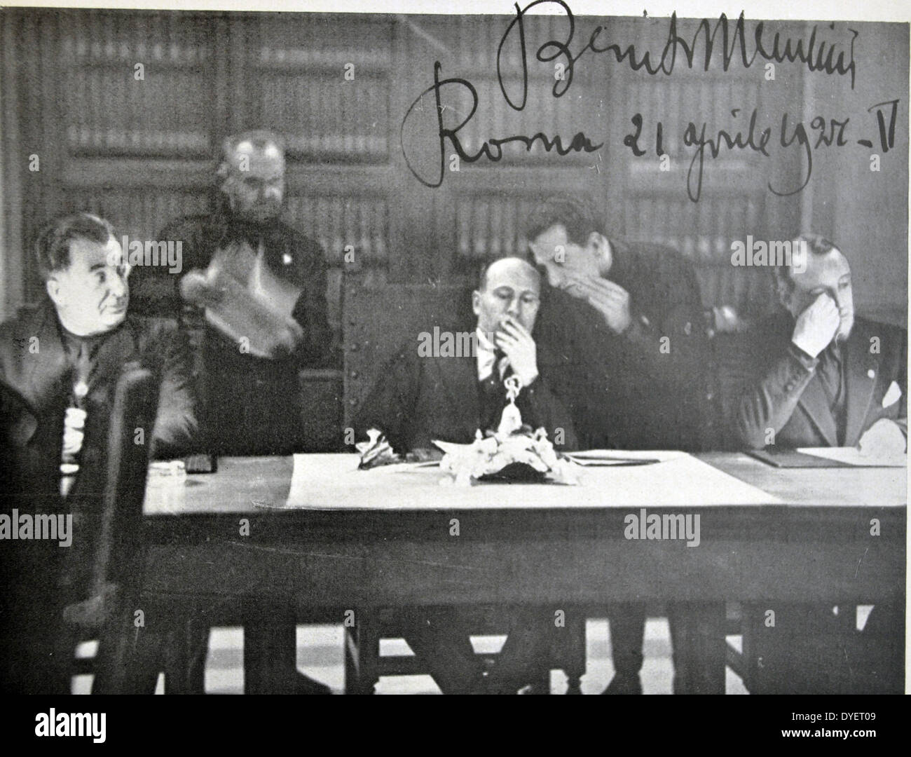 Rom, 21. April 1927 - Seduta del Gran Consiglio Nella Quale Venne Approvata "La Carta del Lavoro". (Firma e Daten Autografe del Stockfoto