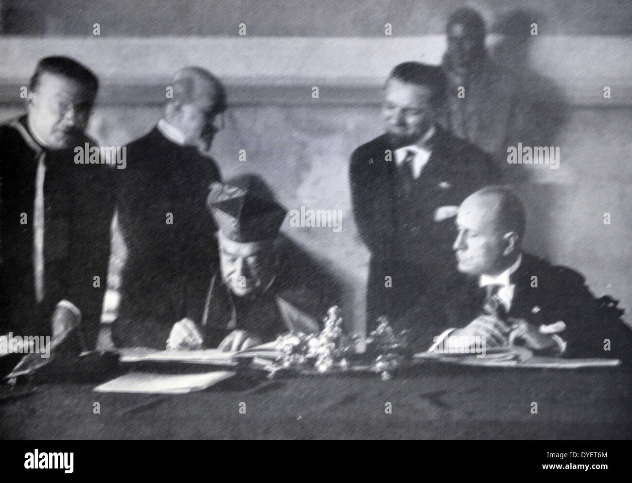 Rom, 11. Februar 1929 - S. Eminenz Kardinal Gasparri unterzeichnet den "Vertrag des Lateran" Stockfoto