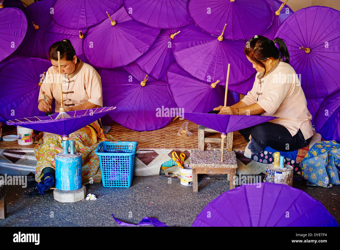 Thailand, Chiang Mai, Sonnenschirm am Borsang Kunsthandwerk Dorf Stockfoto