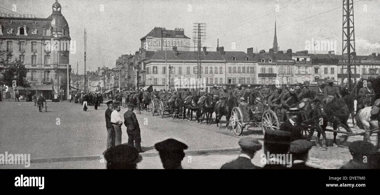 Der strategische Rückzug der britisch-französischen Armee (die Expeditionary Force), fährt seit August 25 19140101 von Amiens. Der erste Weltkrieg 1917 Stockfoto