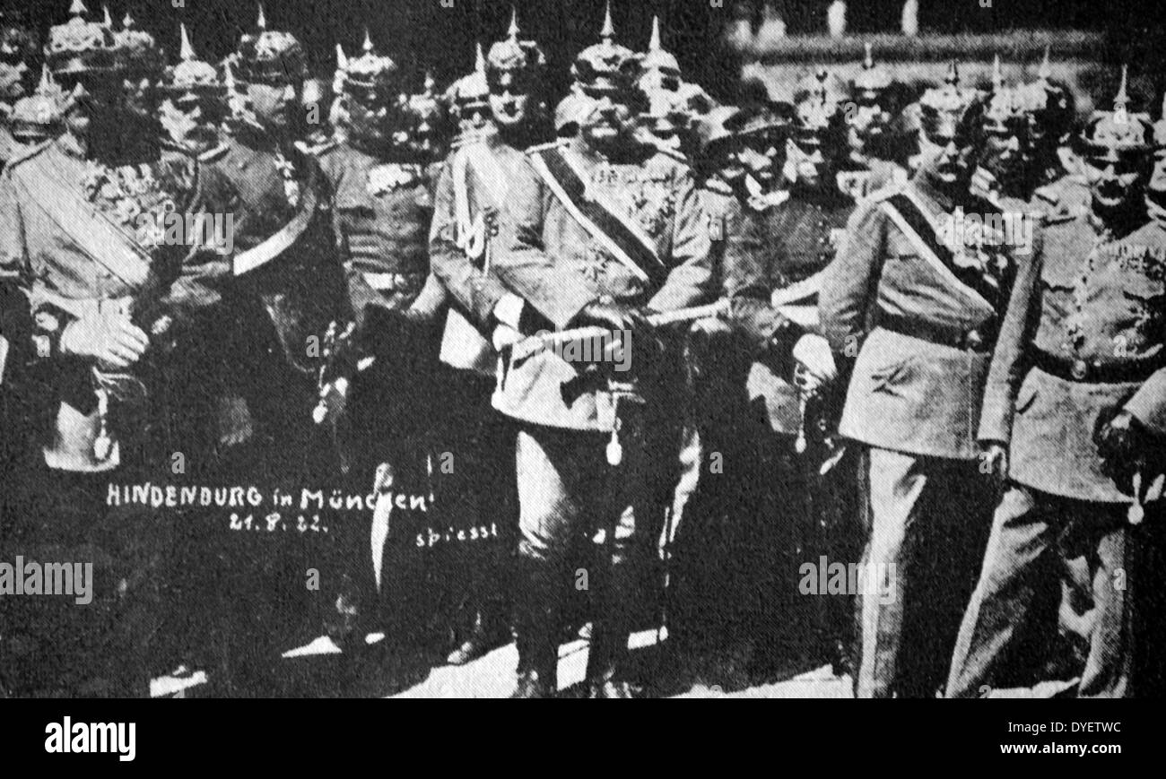 Generäle Hindenburg und Ludendorff mit Mitgliedern des deutschen Generalstabs in Berlin 1922 Stockfoto