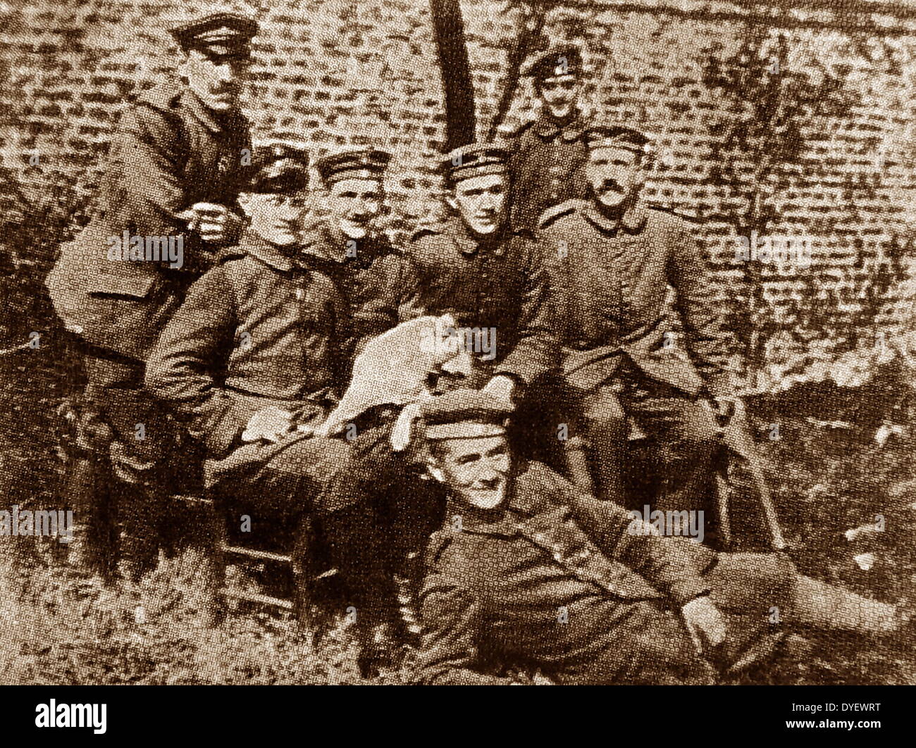 Hitler mit Kameraden fotografiert ca. 1916 im ersten Weltkrieg Stockfoto