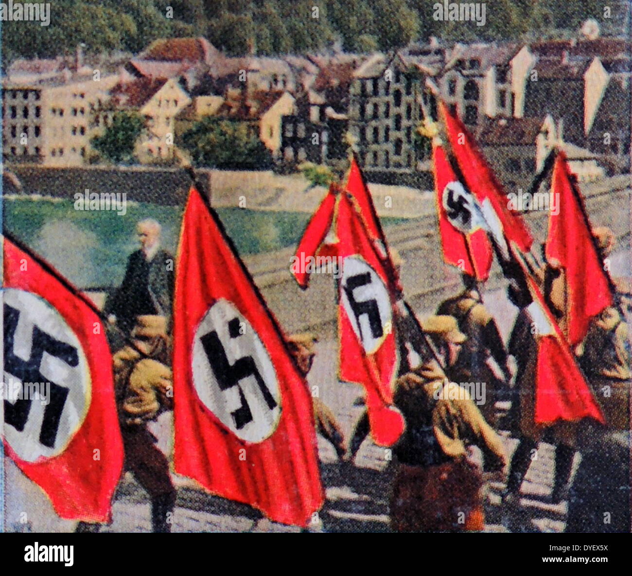 Hakenkreuz-Fahnen sind in Heidelberg, Deutschland 1933 vorgeführt. Stockfoto