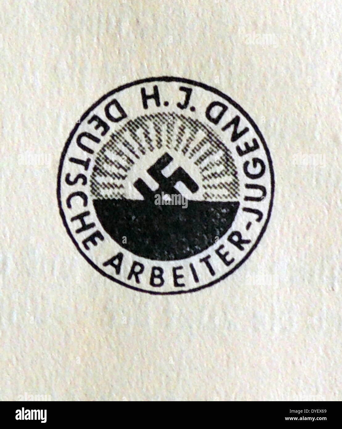 Hakenkreuz innerhalb des Symbols von der jungen deutschen Arbeiter Union gezeigt. 1936 Stockfoto