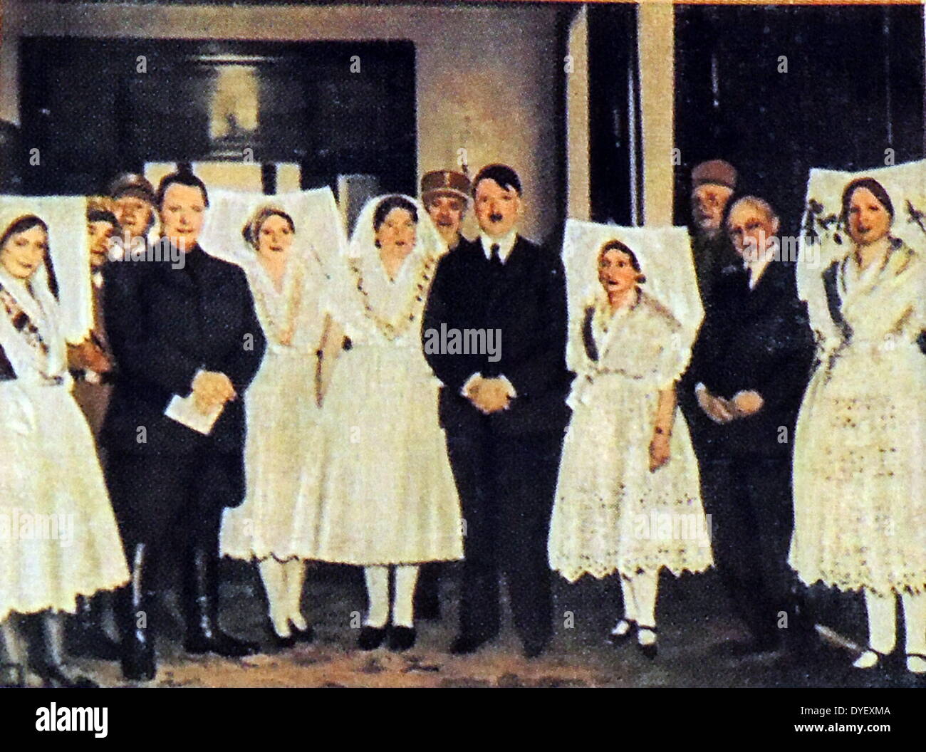 einheimische Frauen in traditioneller Kleidung treffen Adolf Hitler und Hermann Göring Stockfoto