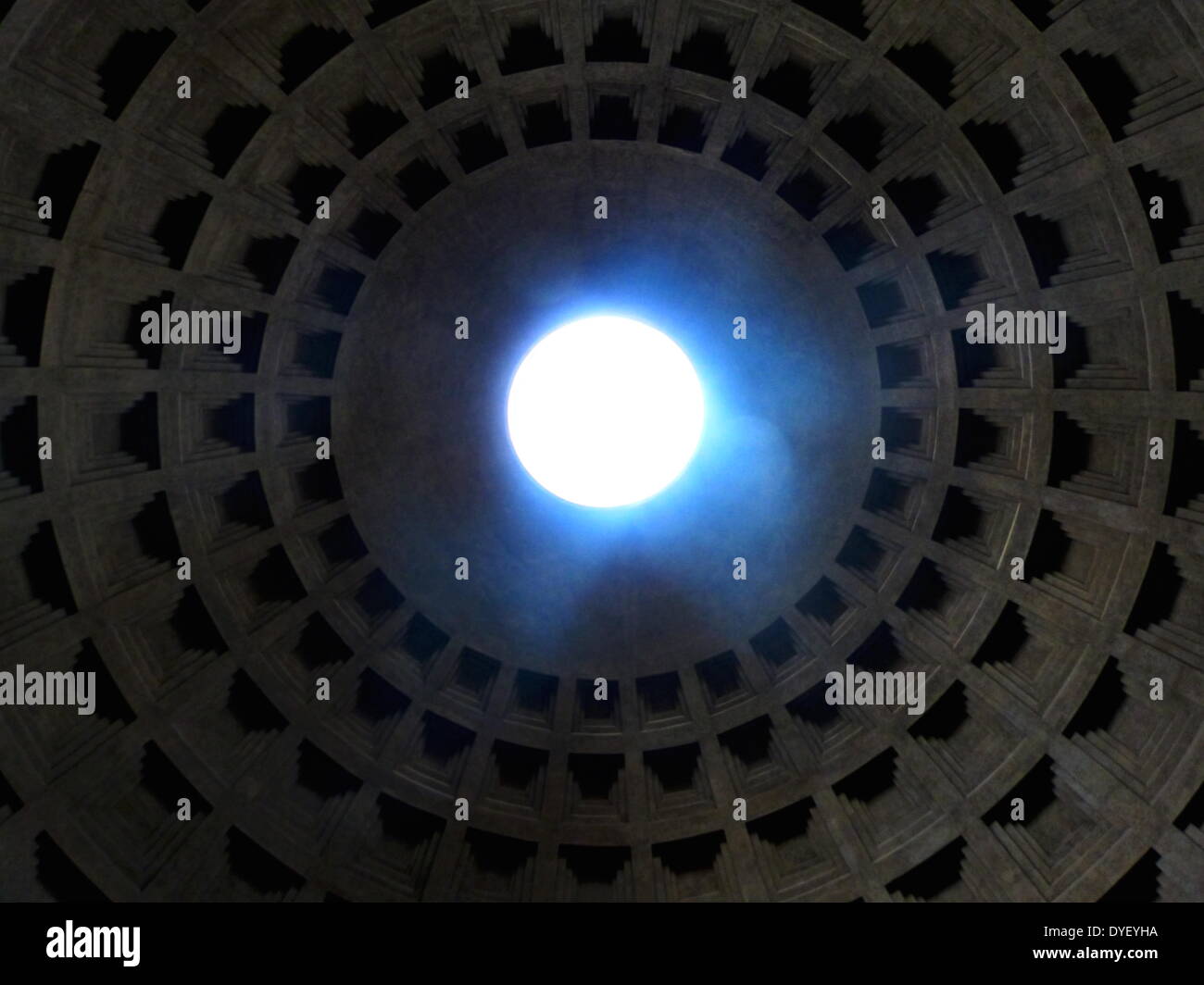 Interne Detail vom Pantheon, Rom. Jetzt eine katholische Kirche, sondern wurde ursprünglich ein Tempel für die Götter von Rom. Von Marcus Agrippa in Auftrag gegeben und von Kaiser Hadrian in 126 AD. Eines der besten römischen Gebäuden erhalten. Stockfoto