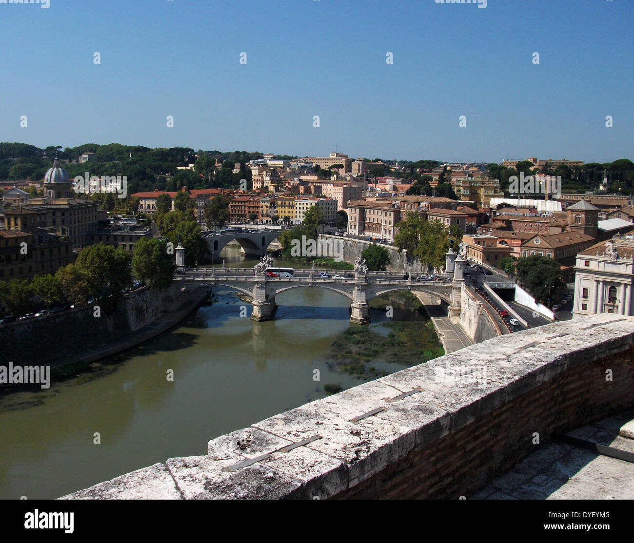 Die Ponte Sant'Angelo, (ehemals Aelian Brücke genannt) eine Brücke über