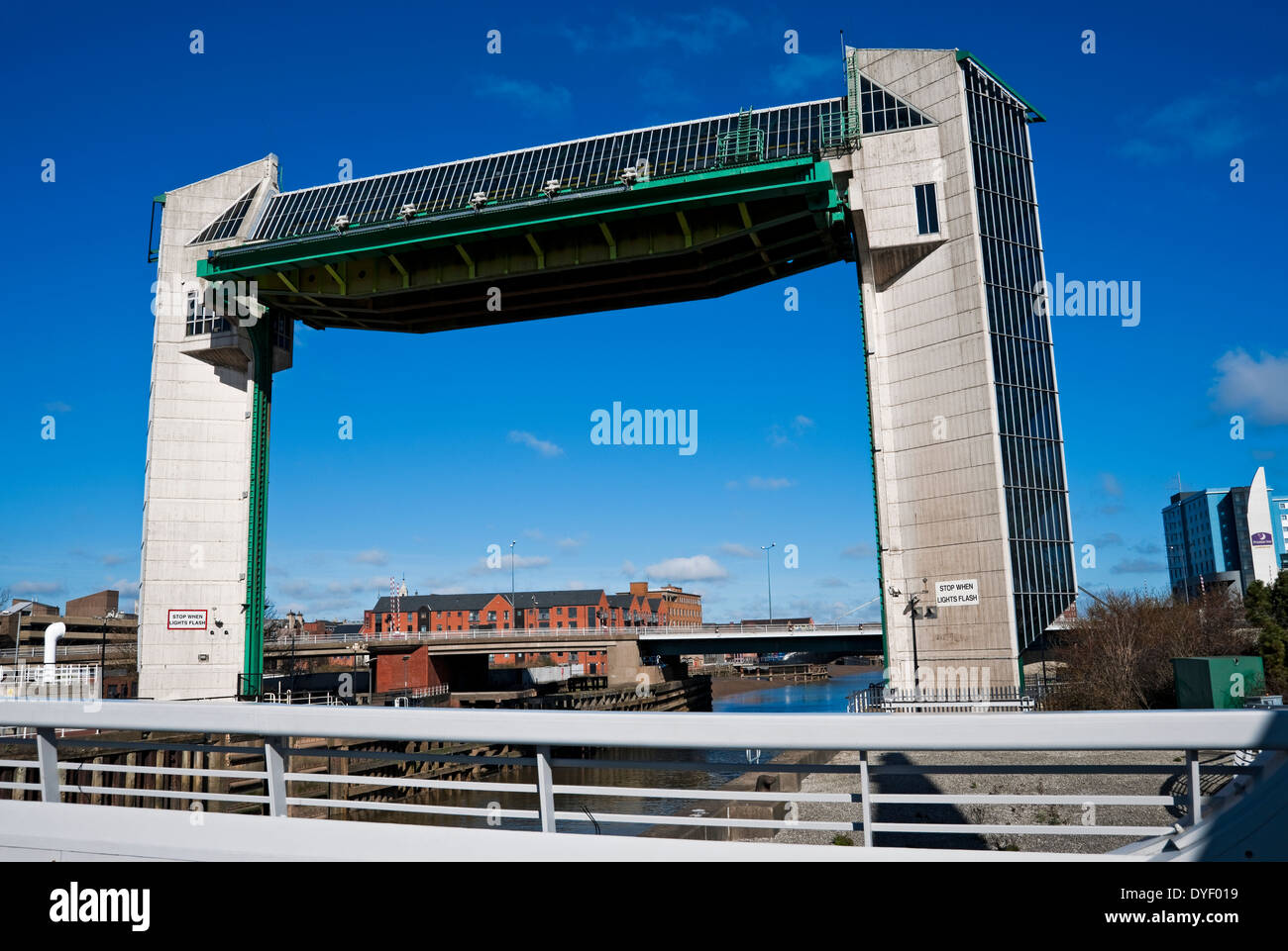Tidal Surge Barrier über River Hull bietet Hochwasserschutz Kingston Upon Hull East Yorkshire England Großbritannien GB Groß Großbritannien Stockfoto