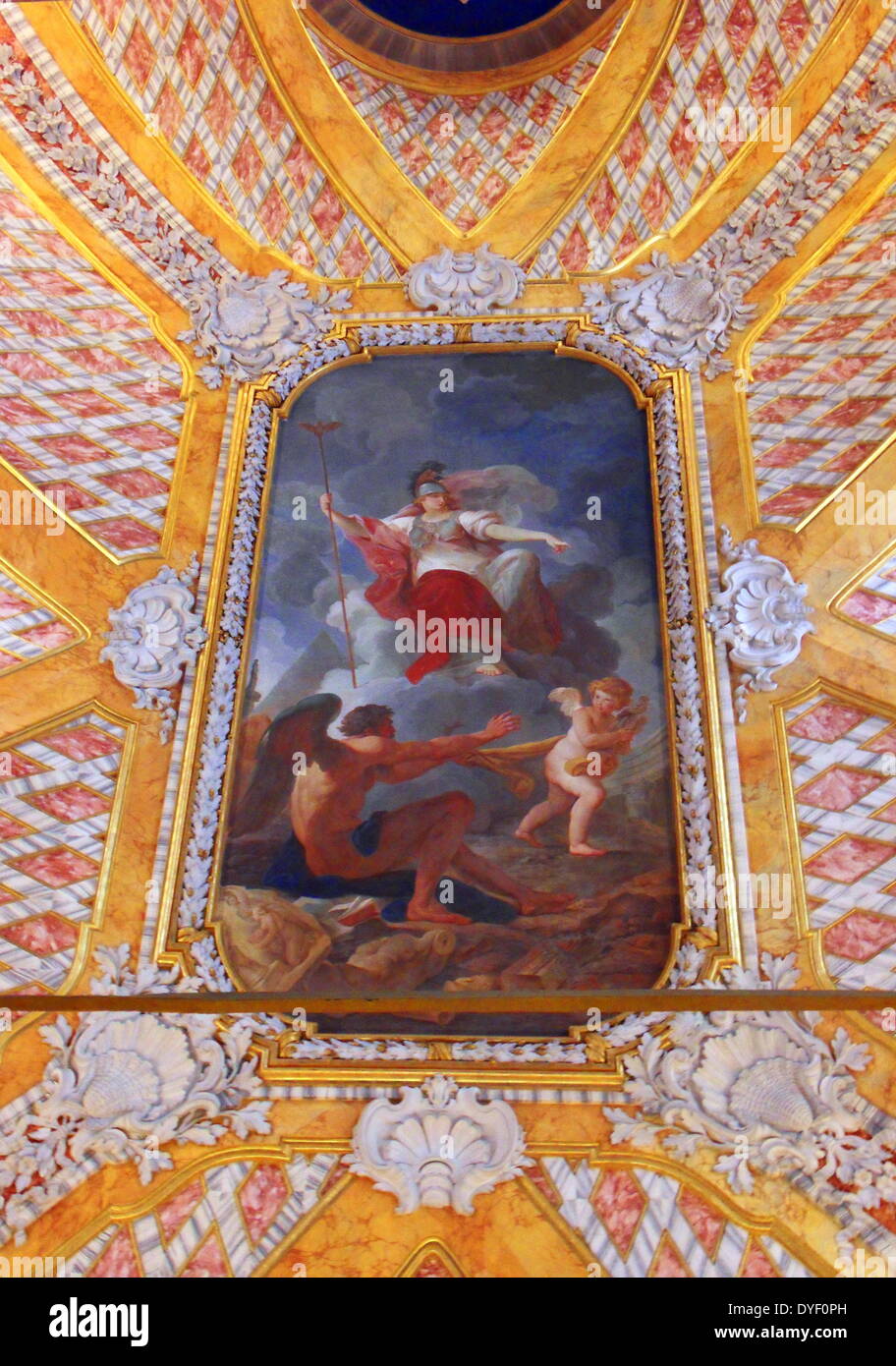 Die Vatikanischen Museen, eine riesige Sammlung der klassischen Detail, Renaissance Meisterwerke etc., die im frühen 16. Jahrhundert von Papst Julius II. gegründet werden Sie als, einige der größten Museen der Welt. Dieses Bild zeigt einen Teil der wunderschön bemalten Decke. Stockfoto