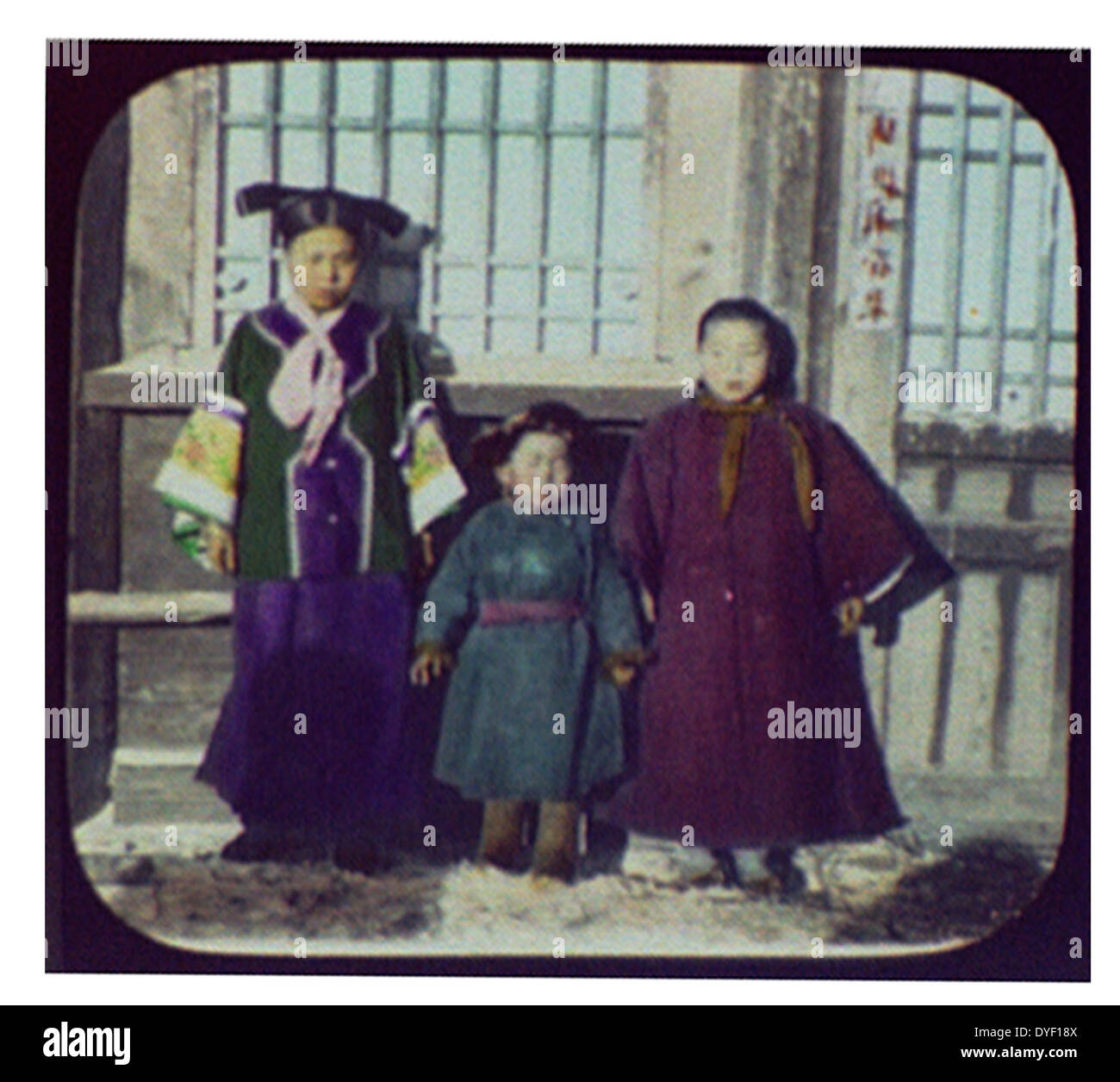 Chinesische Kinder in traditionellen Kleid um 1900 von John Thomson, 1837-1921, Fotograf. Veröffentlicht am: zwischen 1870 und 1872 Stockfoto