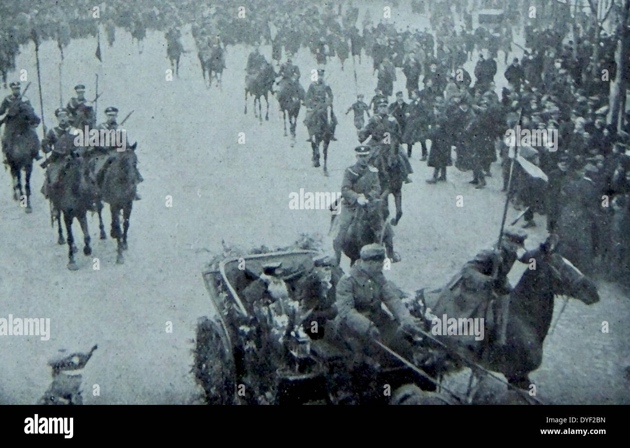 Botschaft der Republik Polen in 1918; Veteranen der vorherigen kämpfe für die Unabhängigkeit versammeln sich in Warschau zu feiern. Stockfoto