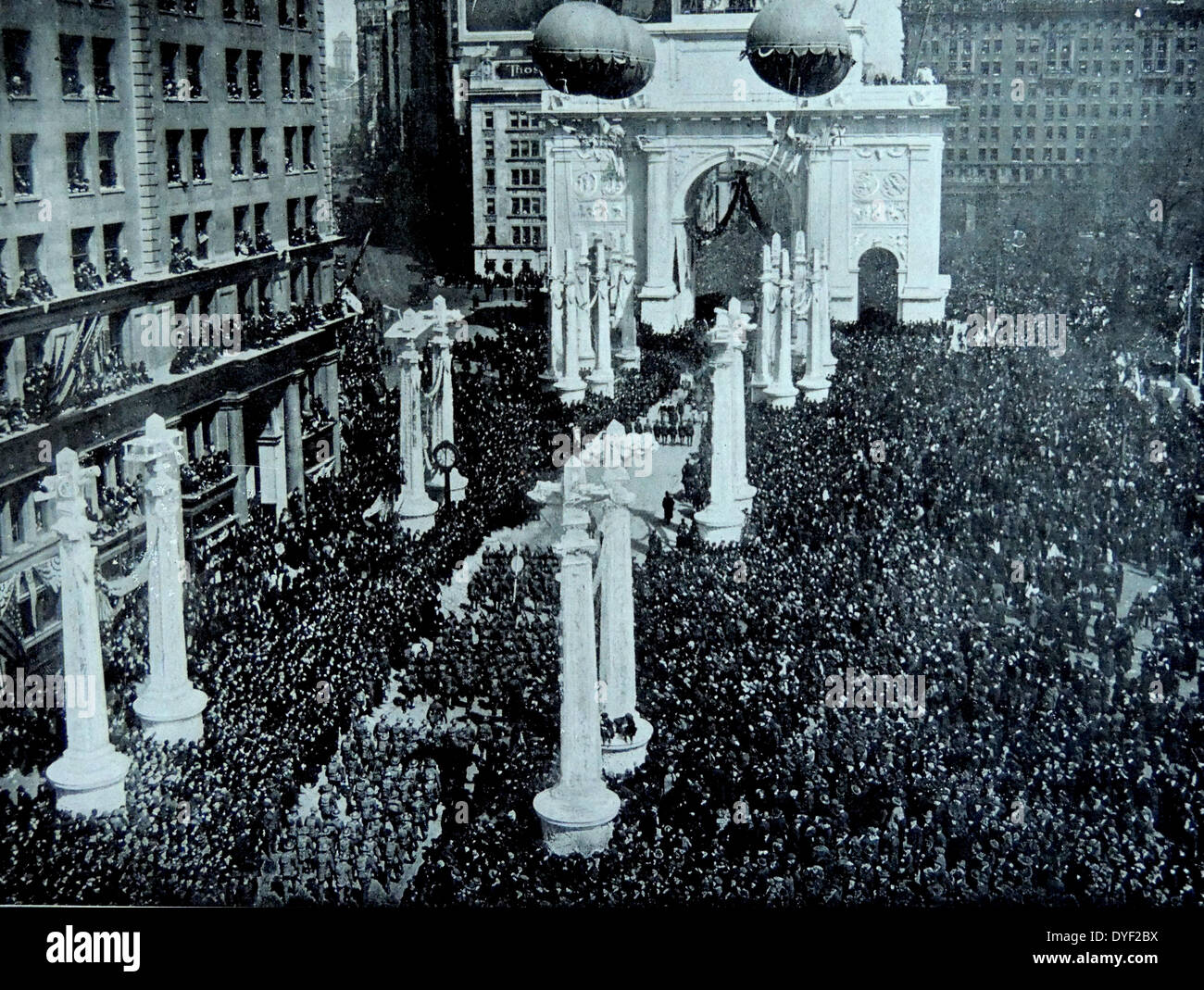 Madison Square in New York, dem Schauplatz der jubelnden Rückkehr der amerikanischen Soldaten aus der 27.Division aus Frankreich am Ende des Ersten Weltkriegs. 1919 Stockfoto