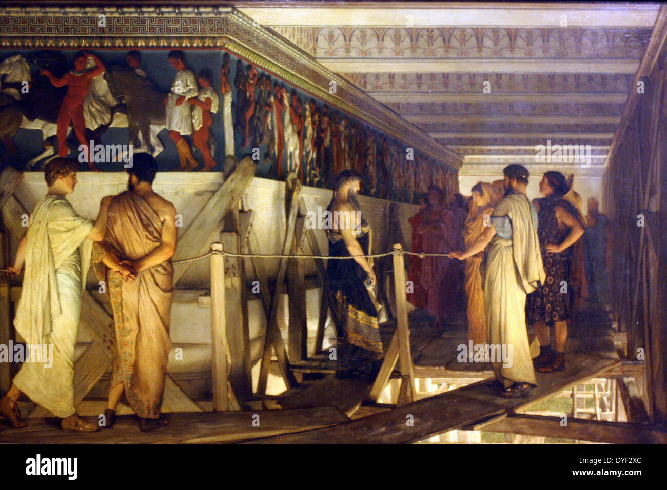 Pheidias und der Fries des Parthenon von Lawrence Alma-Tadema circa 1868. Öl auf Holz. Eine gemalte Szene vorstellen, 430 Jahre v. Chr. in Athen, wenn pheidias der Bildhauer wäre zuerst seine Arbeit auf der Frieze im Parthenon Tempel offenbart. Sie behauptet, dass die ursprünglichen Frieze haben würde Oberfläche Dekoration gemalt hatte. Dieses Gemälde zeigt Alma-Tademas fast fotorealistischen Stil, und eine unglaubliche Reichweite der Perspektive. Alma-Tadema lebte zwischen 1836-1912. Stockfoto