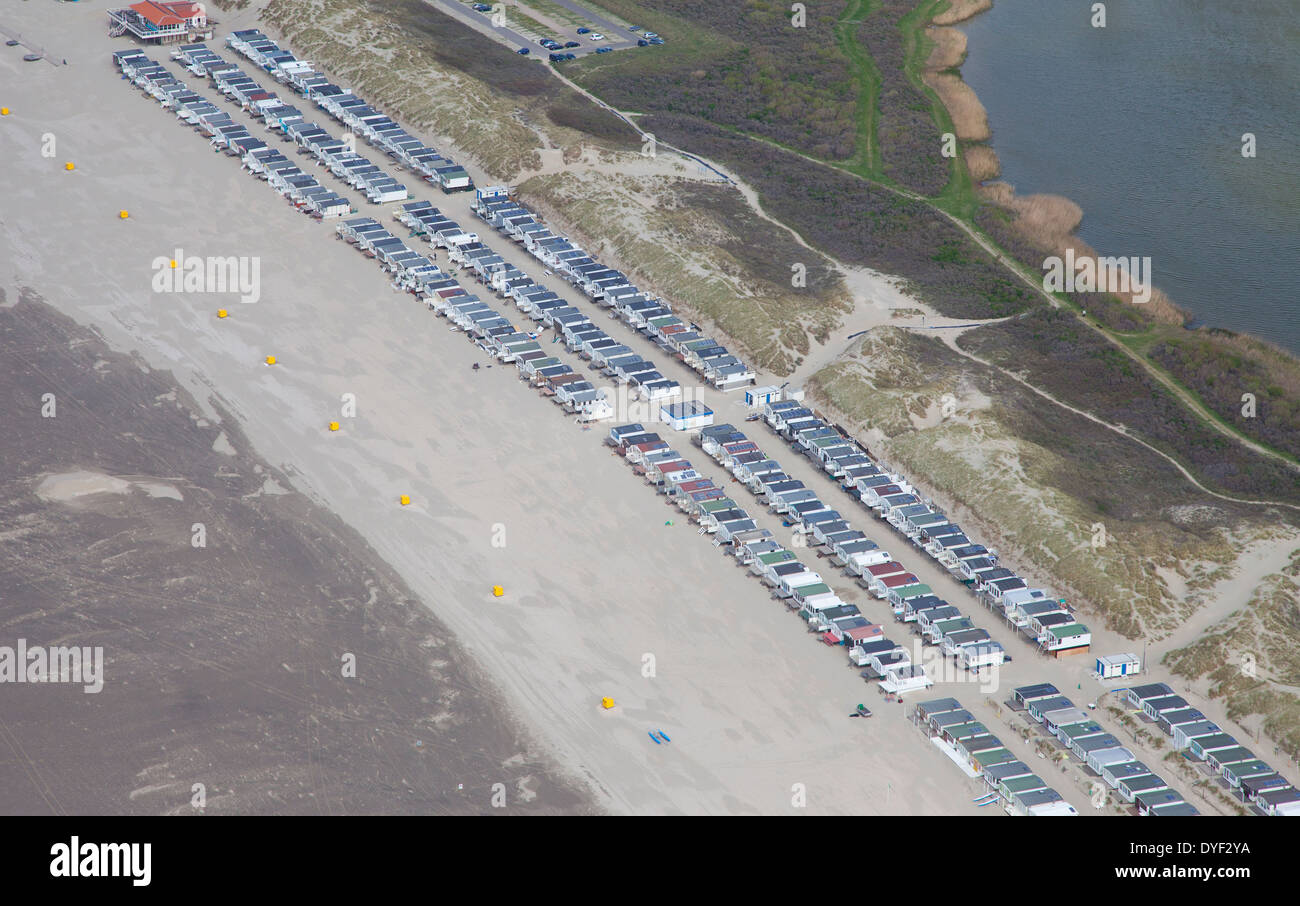 Typische holländische Beachhouses am Strand von oben, Niederlande Stockfoto