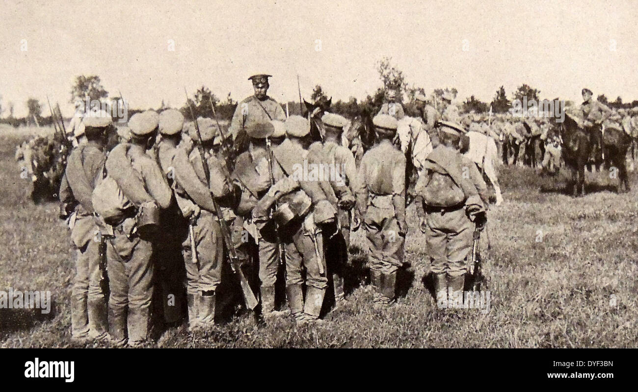 Russische Soldaten in der Nähe von Warschau, Polen gegen Ende des Ersten Weltkriegs 1918 Stockfoto
