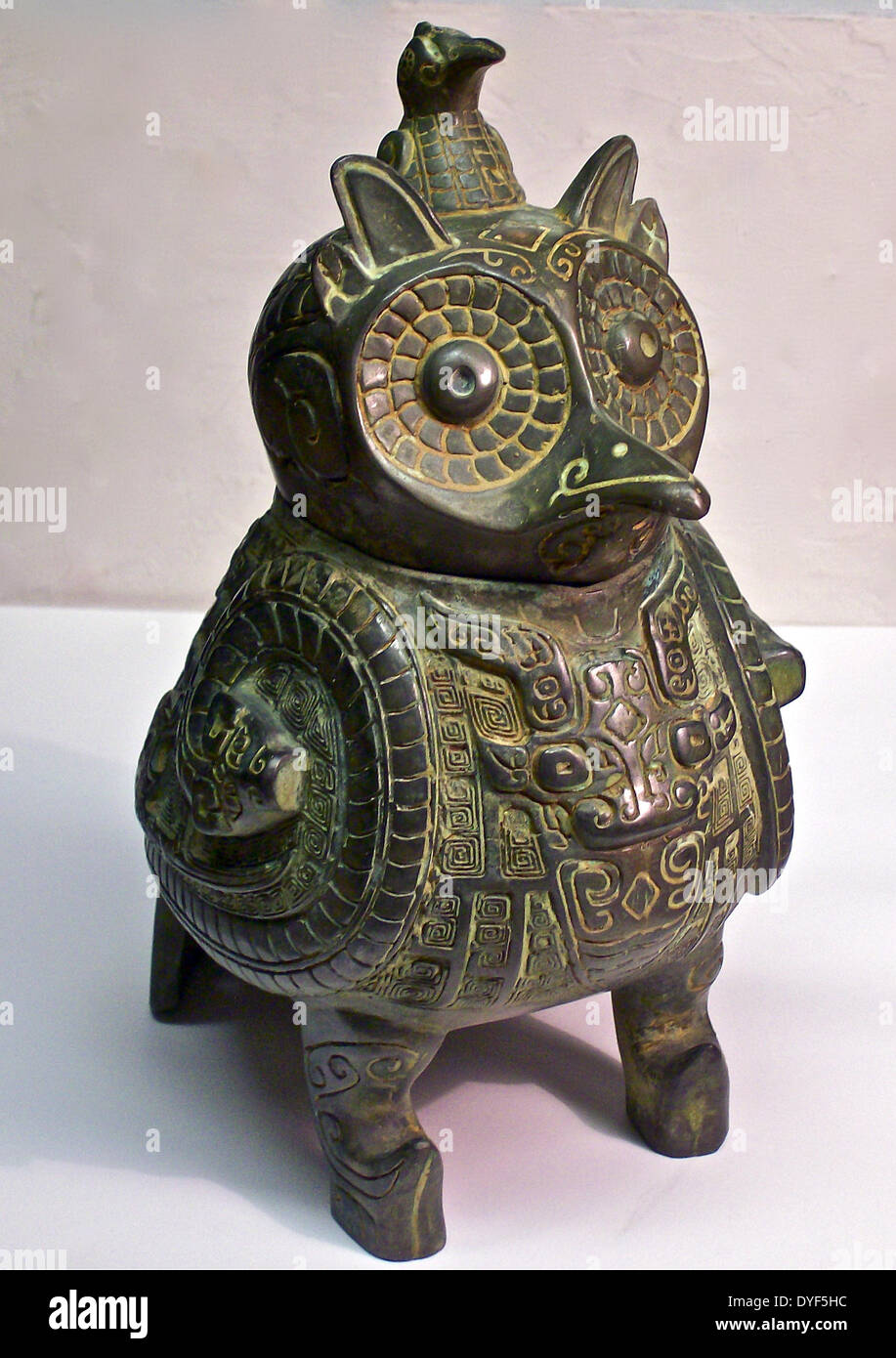 Alten China: Owl-förmigen Schiff, Shang-Dynastie, 1600-1027 v. Chr.. Bronze. Stockfoto Alten China: Owl-förmigen Schiff, Shang-Dynastie, 1600-1027 v. Chr.. Bronze. Stockfoto