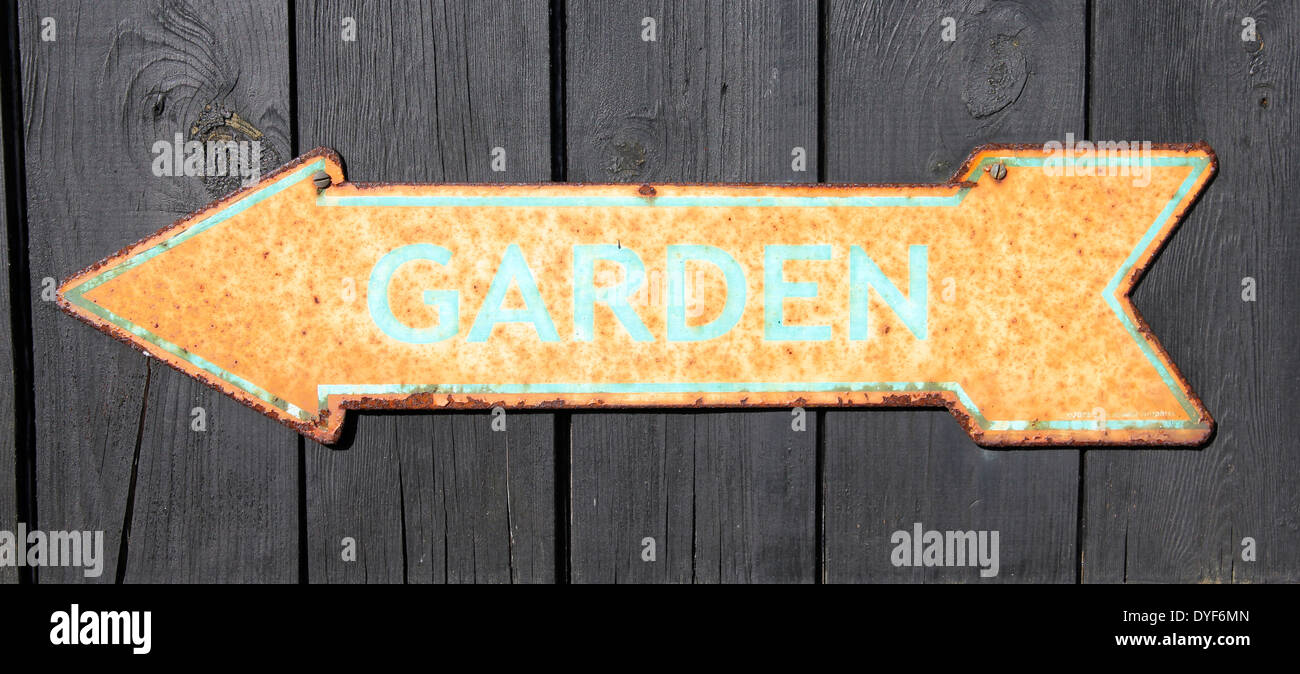 auf diese Weise zum Garten-Schild Stockfoto