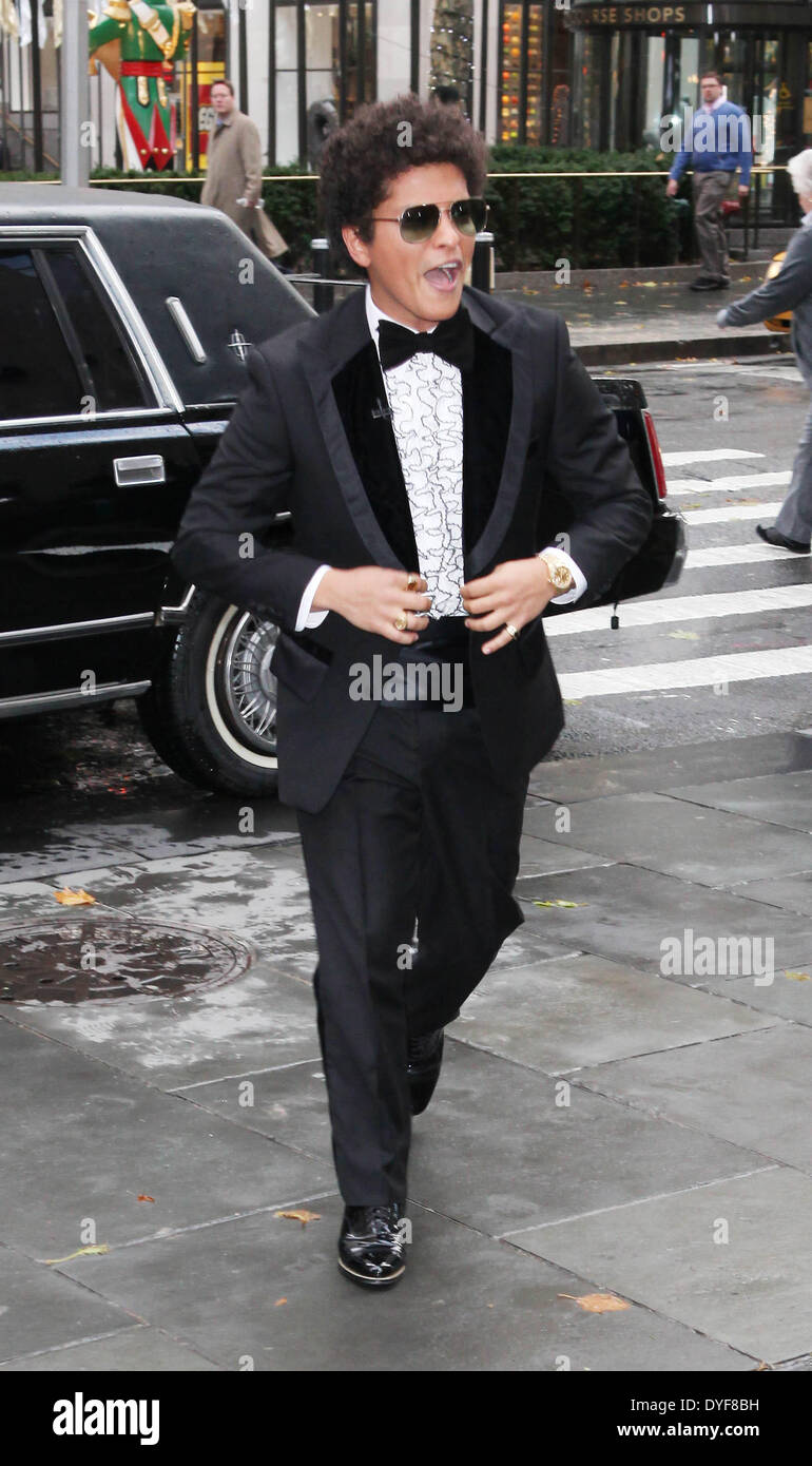 Bruno Mars kommt für die NBC-Toyota-Konzertreihe mit New York City: Bruno Mars wo: New York City NY USA bei: 10. Dezember 2012 Stockfoto