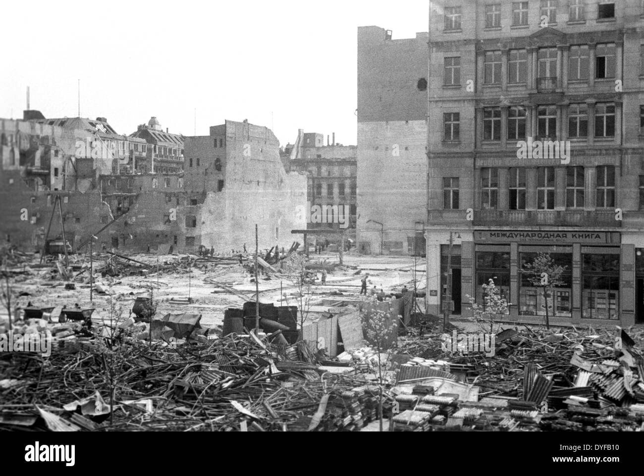 Schutt-Clearance in der sowjetischen besetzten Teil Berlins, im Jahr 1948. Stockfoto