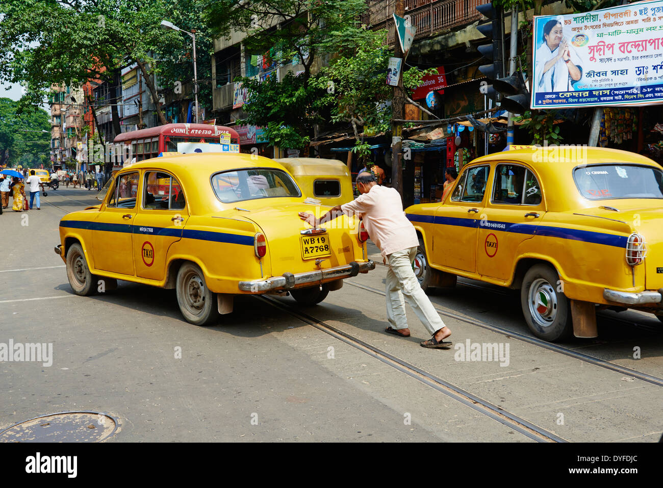 Kalkutta, gelbe Botschafter Taxis, Kolkata, Westbengalen, Indien Stockfoto