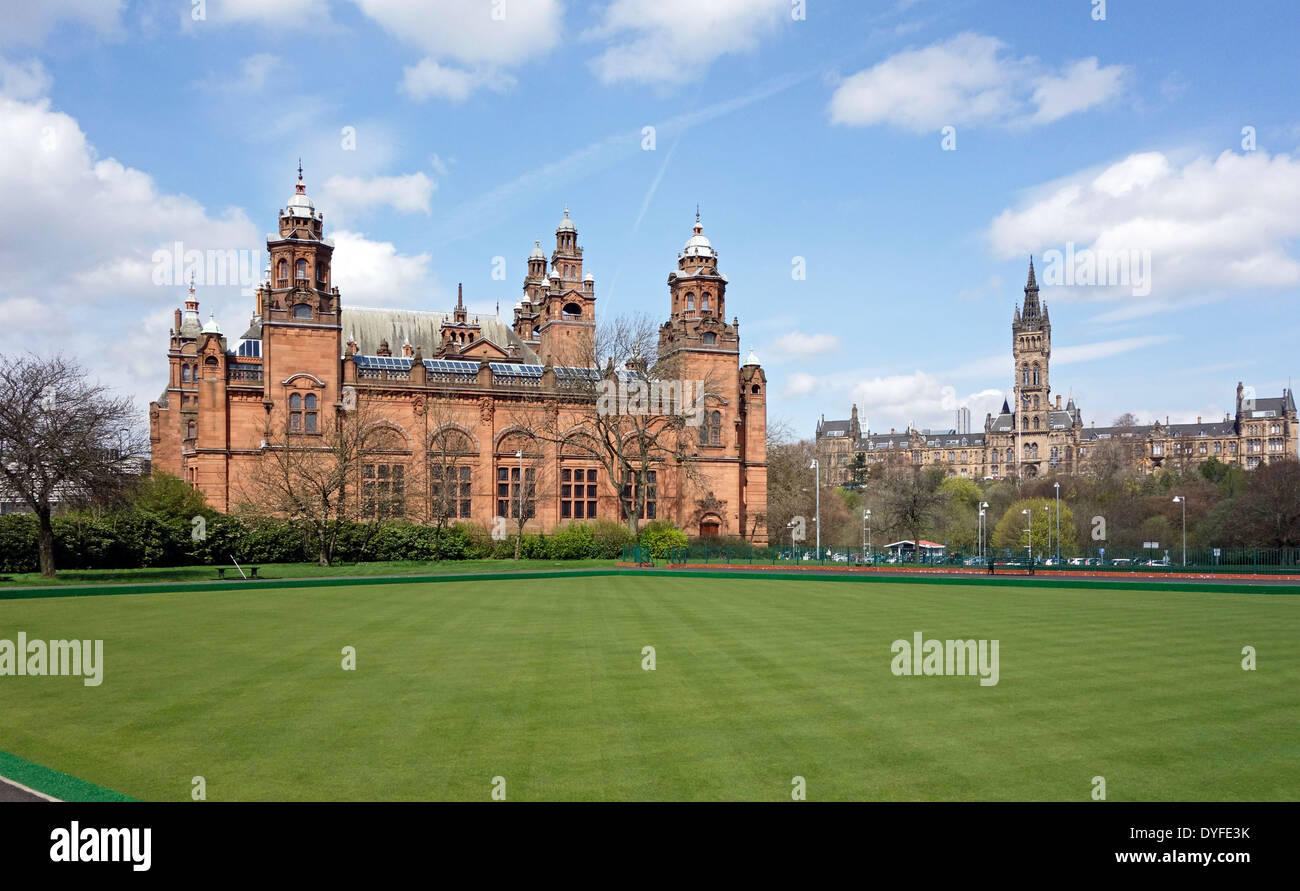 Kelvingrove Art Gallery & Museum & University of Glasgow mit Bowling Green vorne im Westend von Glasgow Schottland Stockfoto