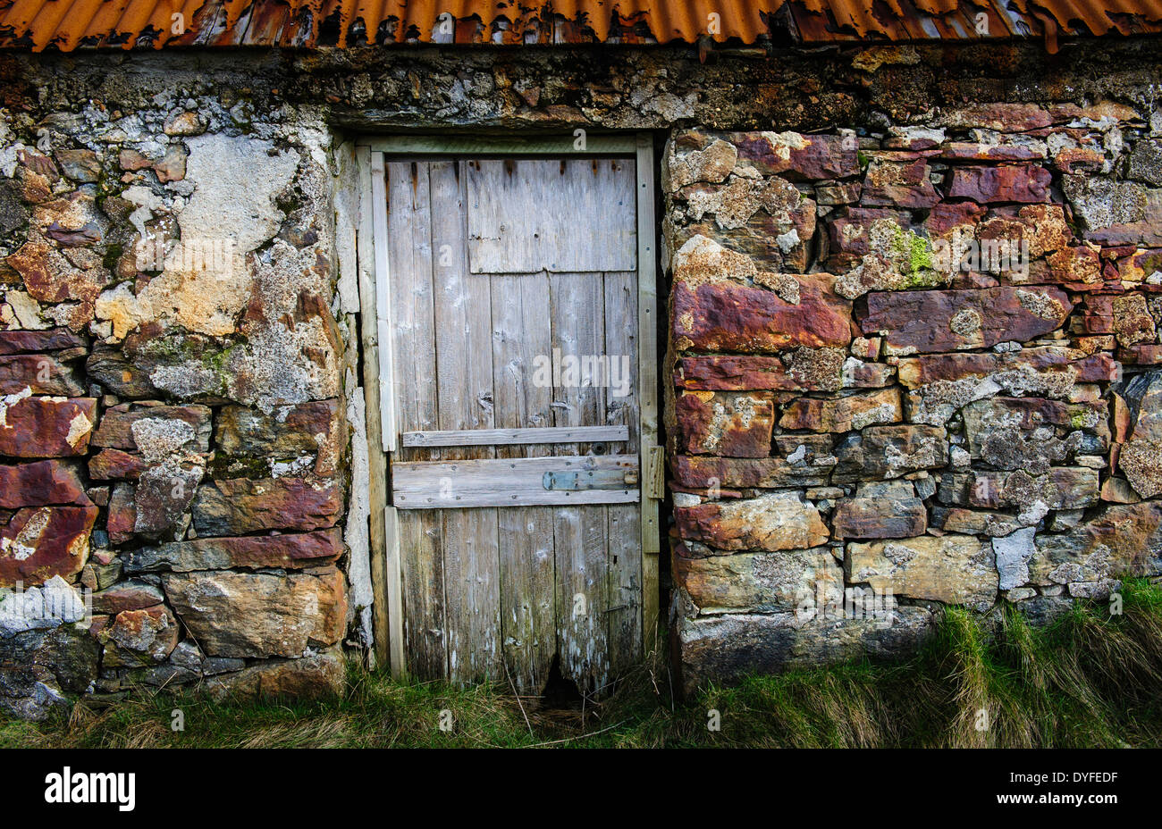 Haustür Detail der verlassenen Croft Haus in der Nähe von Lochmaddy, North Uist, äußeren Hebriden, Schottland Stockfoto