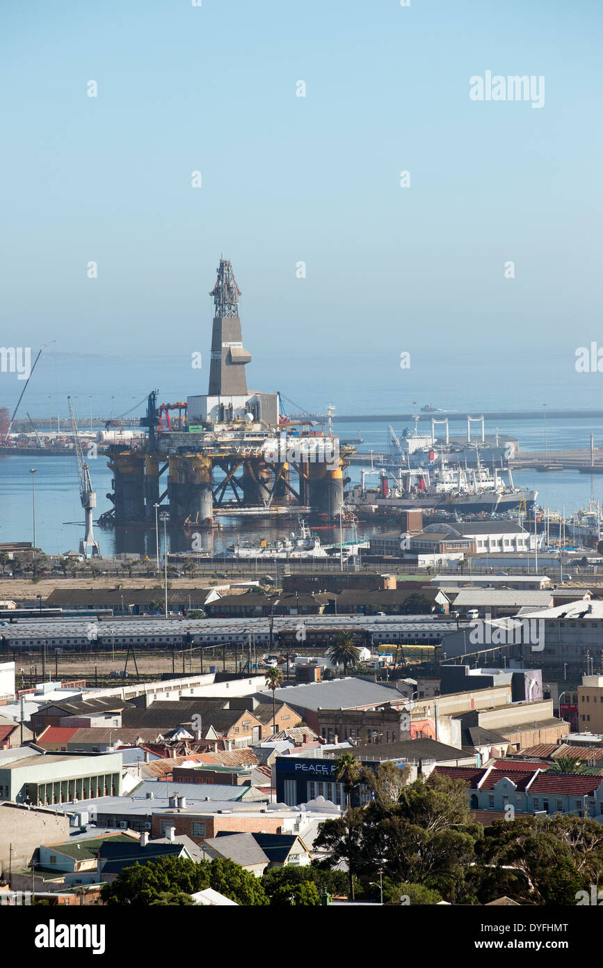 Öl-Rig Unterstützung halb versenkbaren Schiff. Hafen von Cape Town-Südafrika Stockfoto