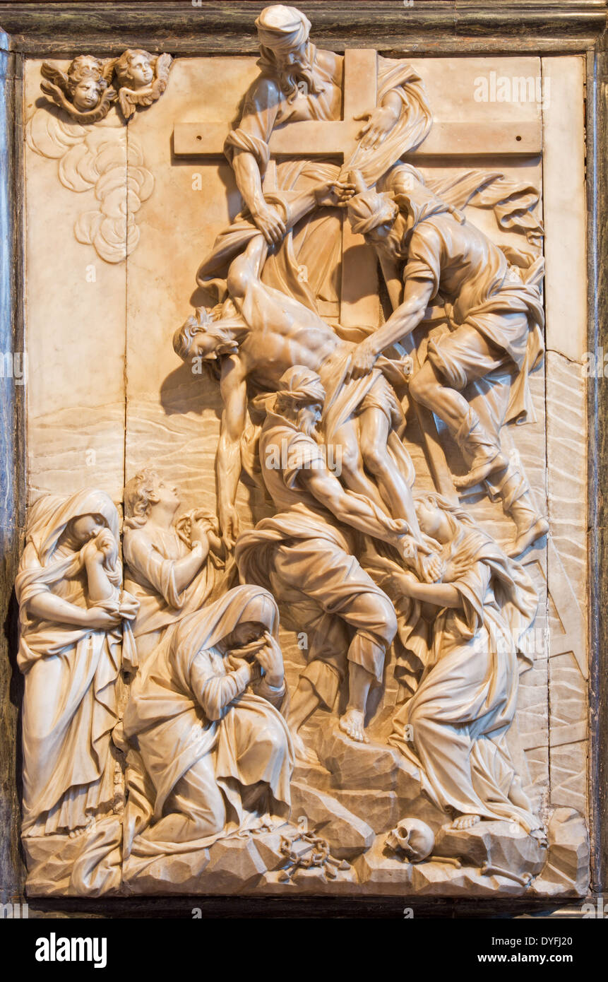 Venedig - Abscheidung des Kreuz Reliefs von Francesco Penso aus der Sakristei der Kirche Santa Maria Gloriosa dei Frari. Stockfoto