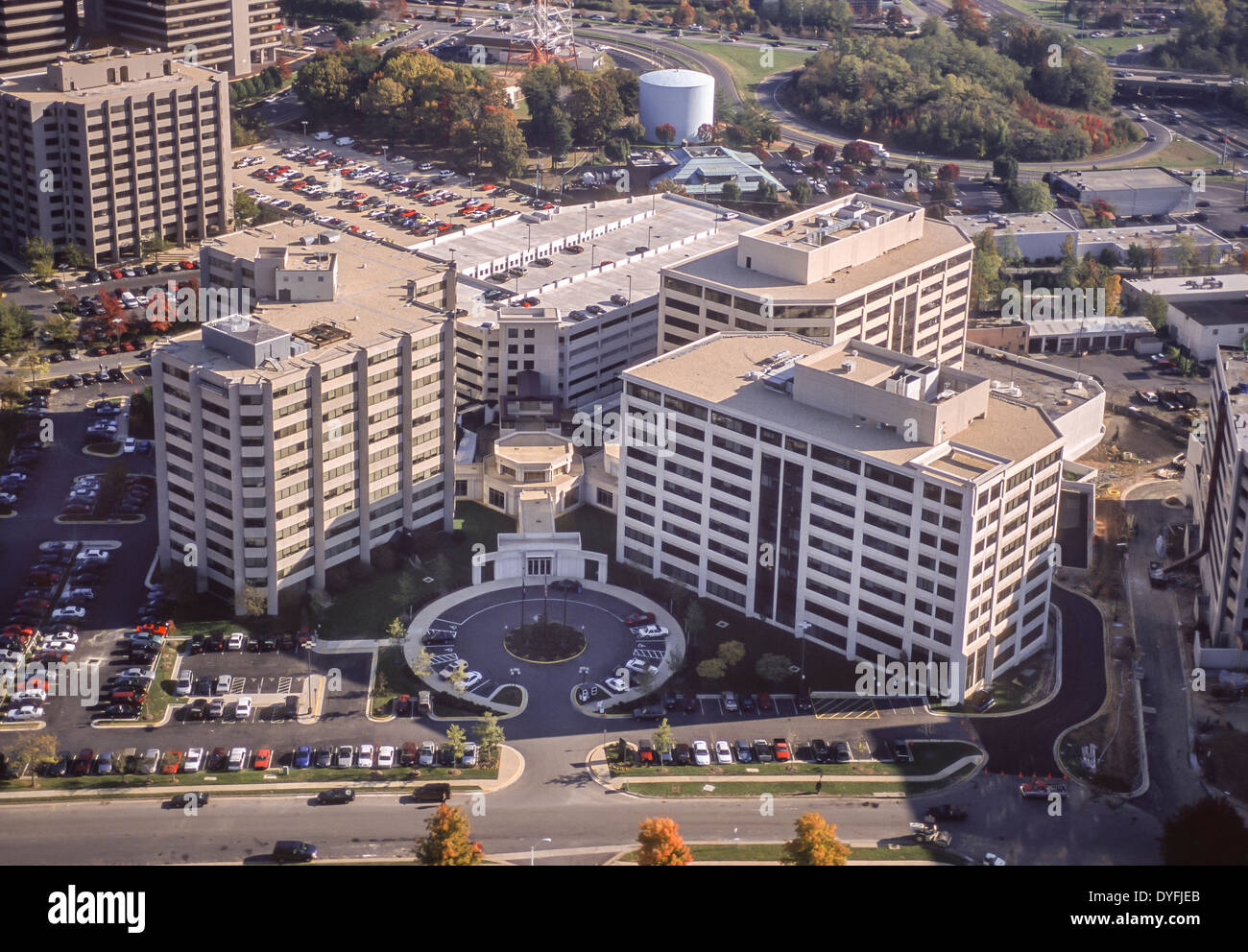 MCLEAN, VIRGINIA, USA - Luftaufnahmen von Booz Allen Hamilton Gebäude Tysons Corner, Fairfax County. Stockfoto