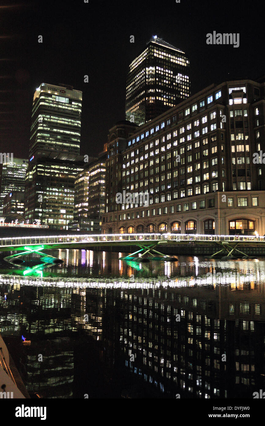 Canary Wharf ist das britische Finanzzentrum in Docklands, East London, England, UK. Stockfoto