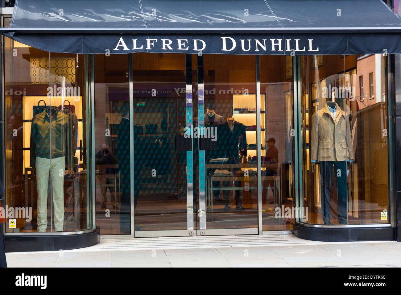 Alfred Dunhill, Herren Designer Ware, Jermyn Street, London, UK Stockfoto