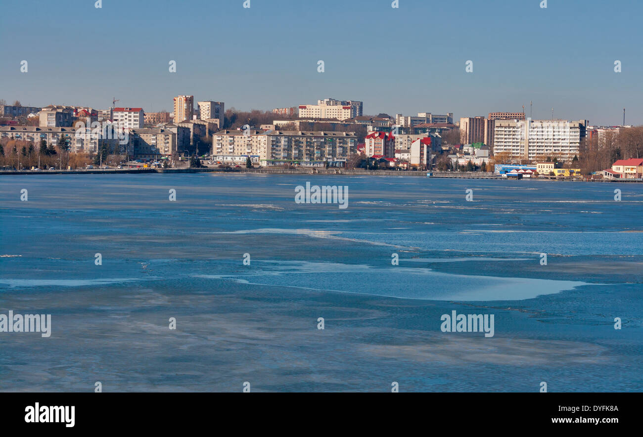 Ternopil Stadtbild mit See, Westukraine Stockfoto