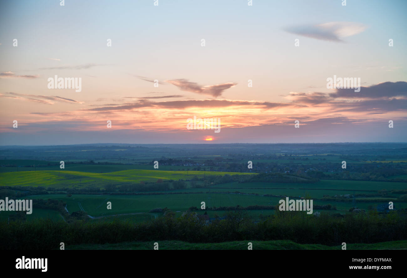 Sonnenuntergang, Bauernhof, Feld, uk, Landschaft, landschaftlich, Weizen, Zaun, Gold, Schönheit, Schönheit In der Natur, Himmel, Landschaften, Ernte, Steuerrecht Stockfoto