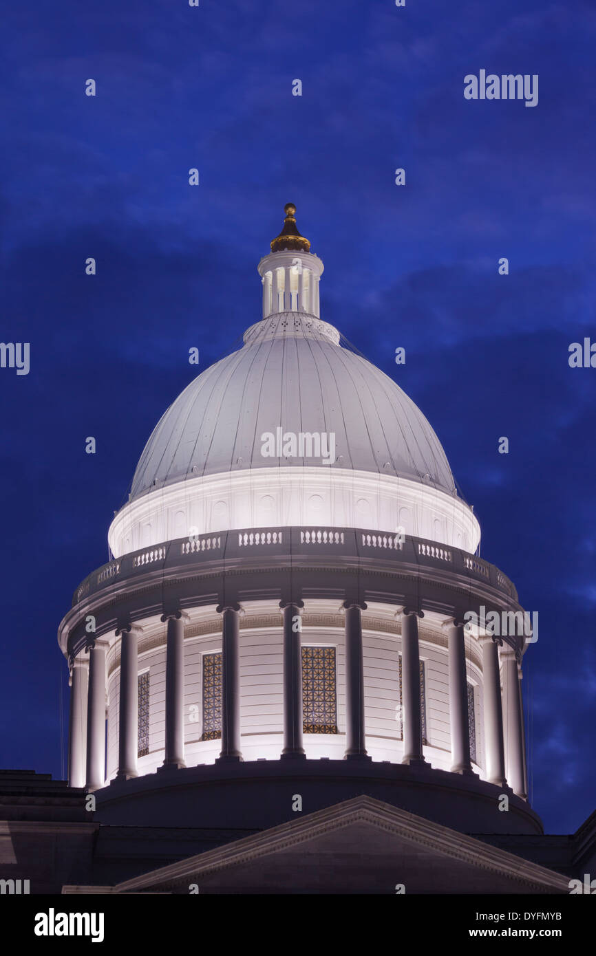 USA, Arkansas, Littlerock, Arkansas State Capitol außen in der Abenddämmerung Stockfoto