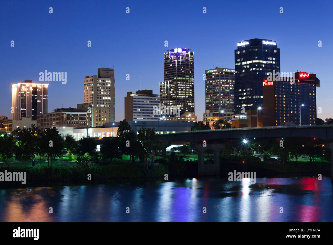 USA, Arkansas, Little Rock, Skyline der Stadt vom Arkansas River in der