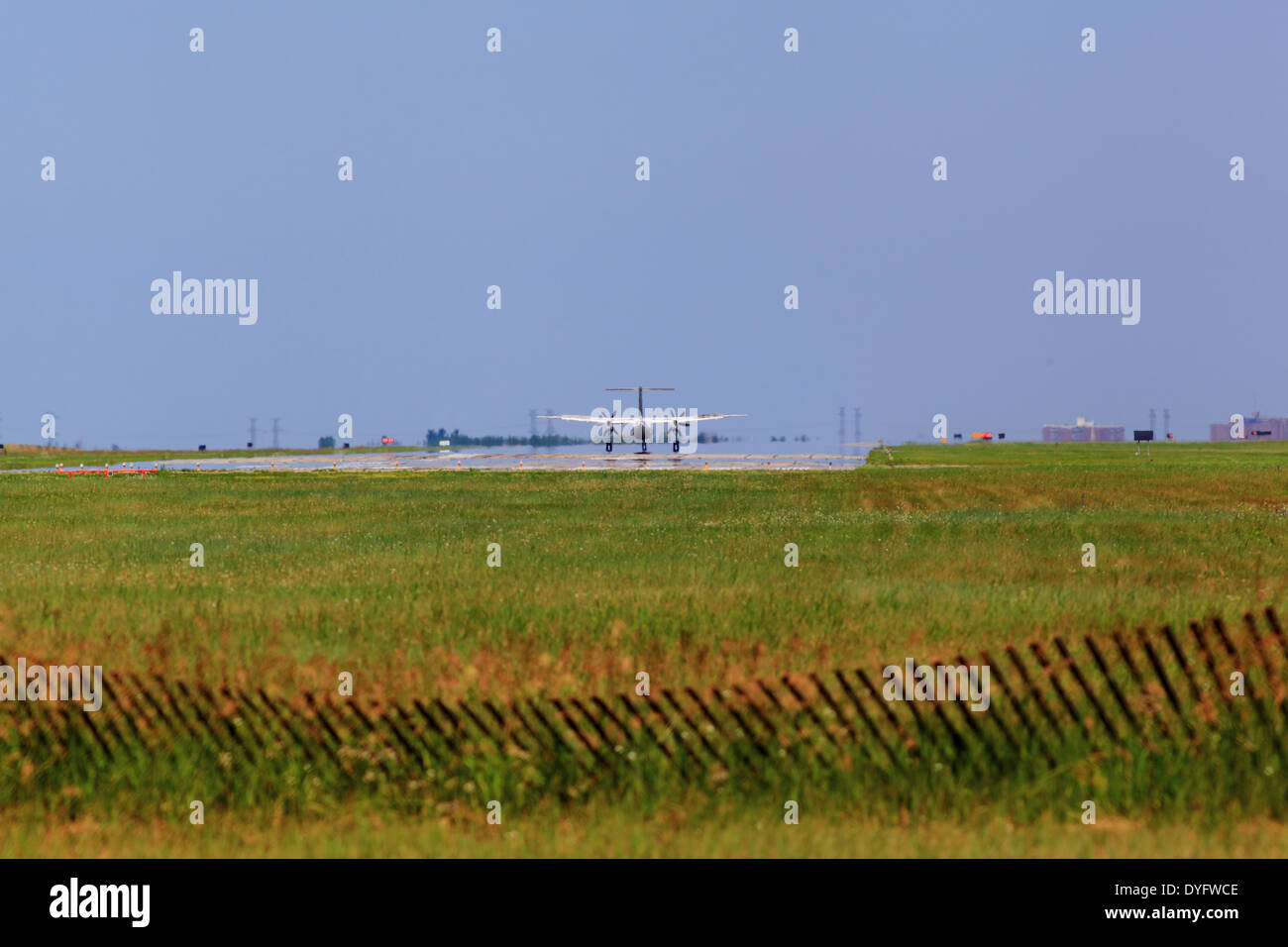 DeHavilland DHC-8-402 C-GLQN im Endanflug bei Ottawa International Airport YOW Canada, 6. Juli 2013 Stockfoto