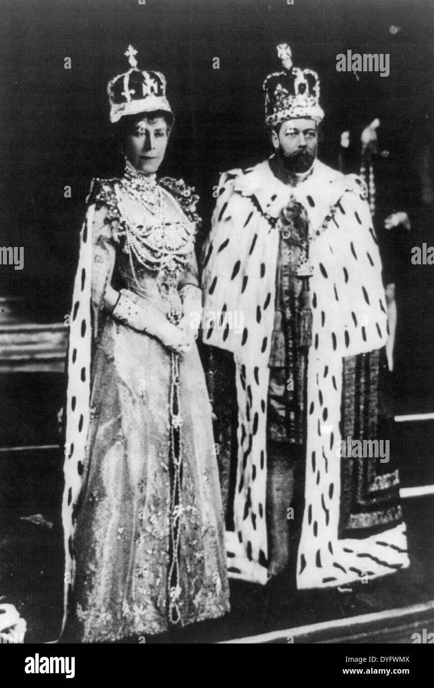 König George v. und Queen Mary in Krönung Roben, Mai 1912 Stockfoto