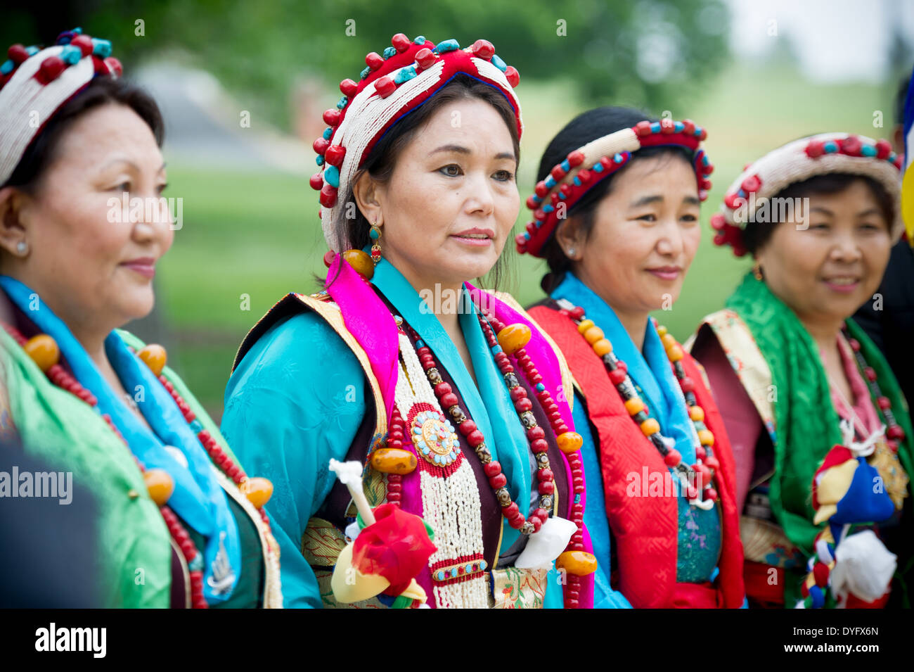 Tibetische Frauen in traditioneller Tracht Stockfoto