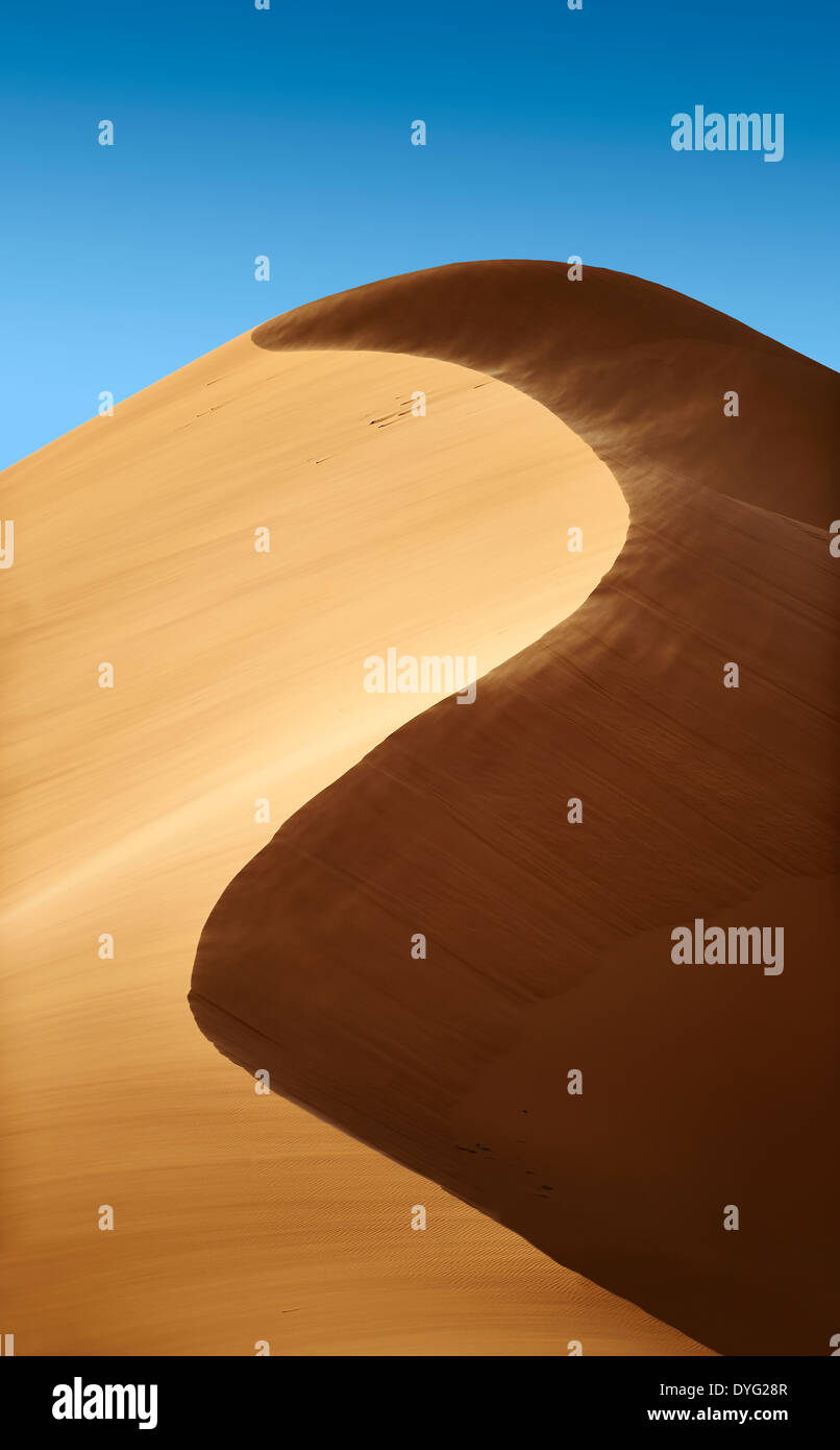 Sand in die Luft gesprengt auf Sahara-Sand-Dünen von Erg Chebbi, Marokko, Afrika Stockfoto