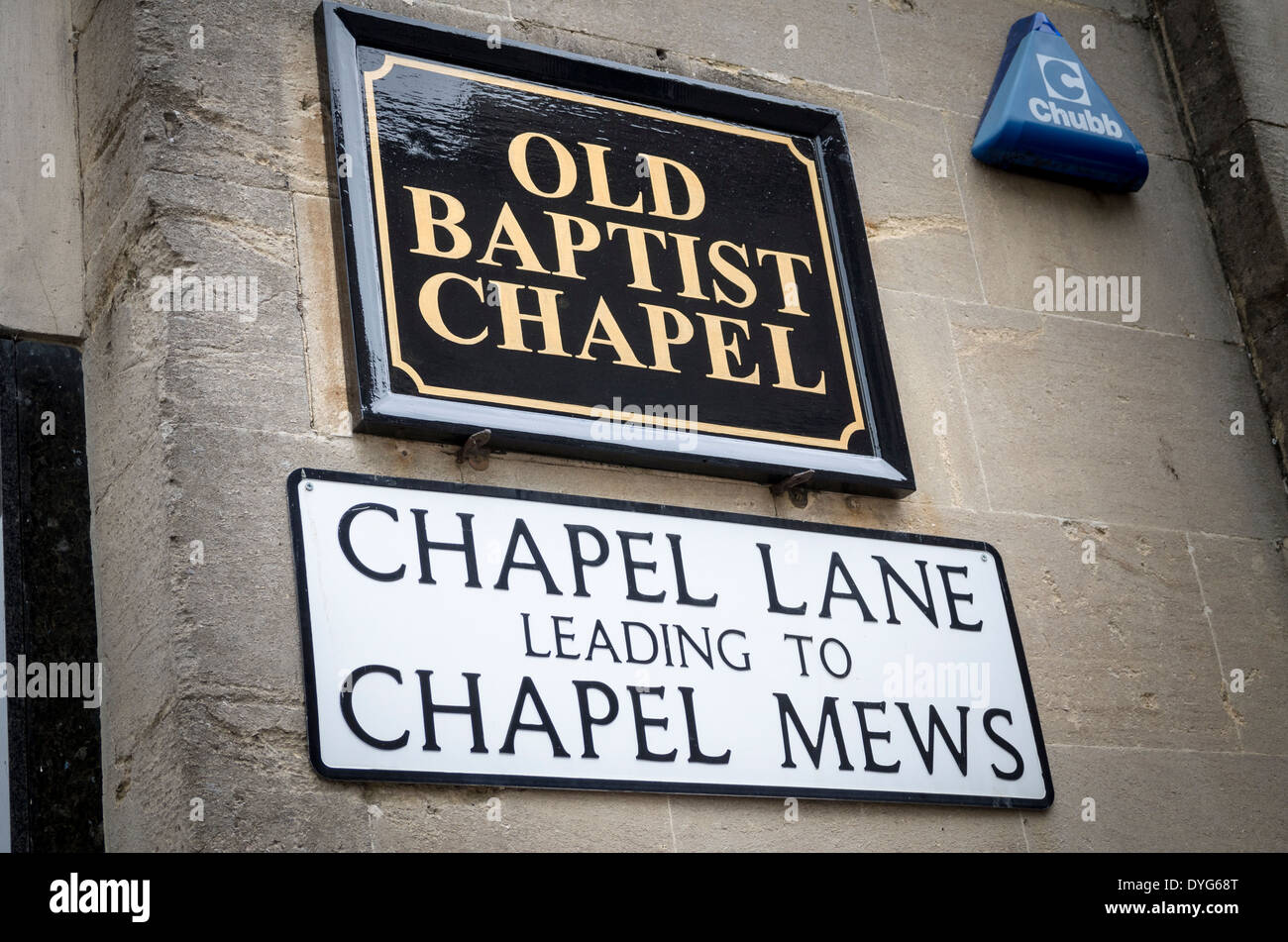 Schilder an der Wand in Chippenham, Wiltshire UK Stockfoto