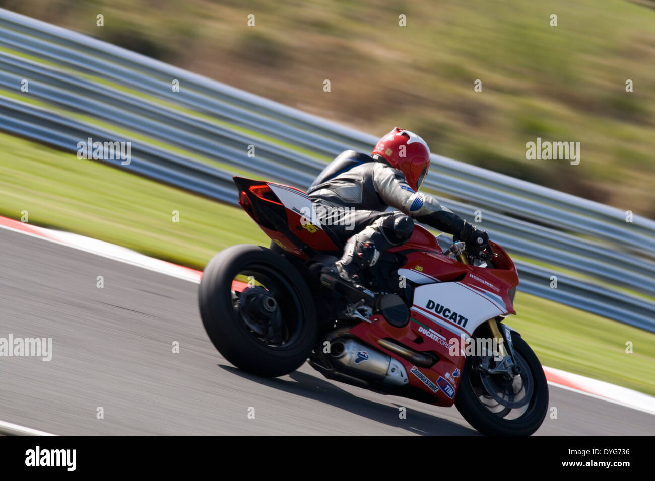 Ducati Superbike Aussaat um Oulton Park Rennstrecke. Stockfoto