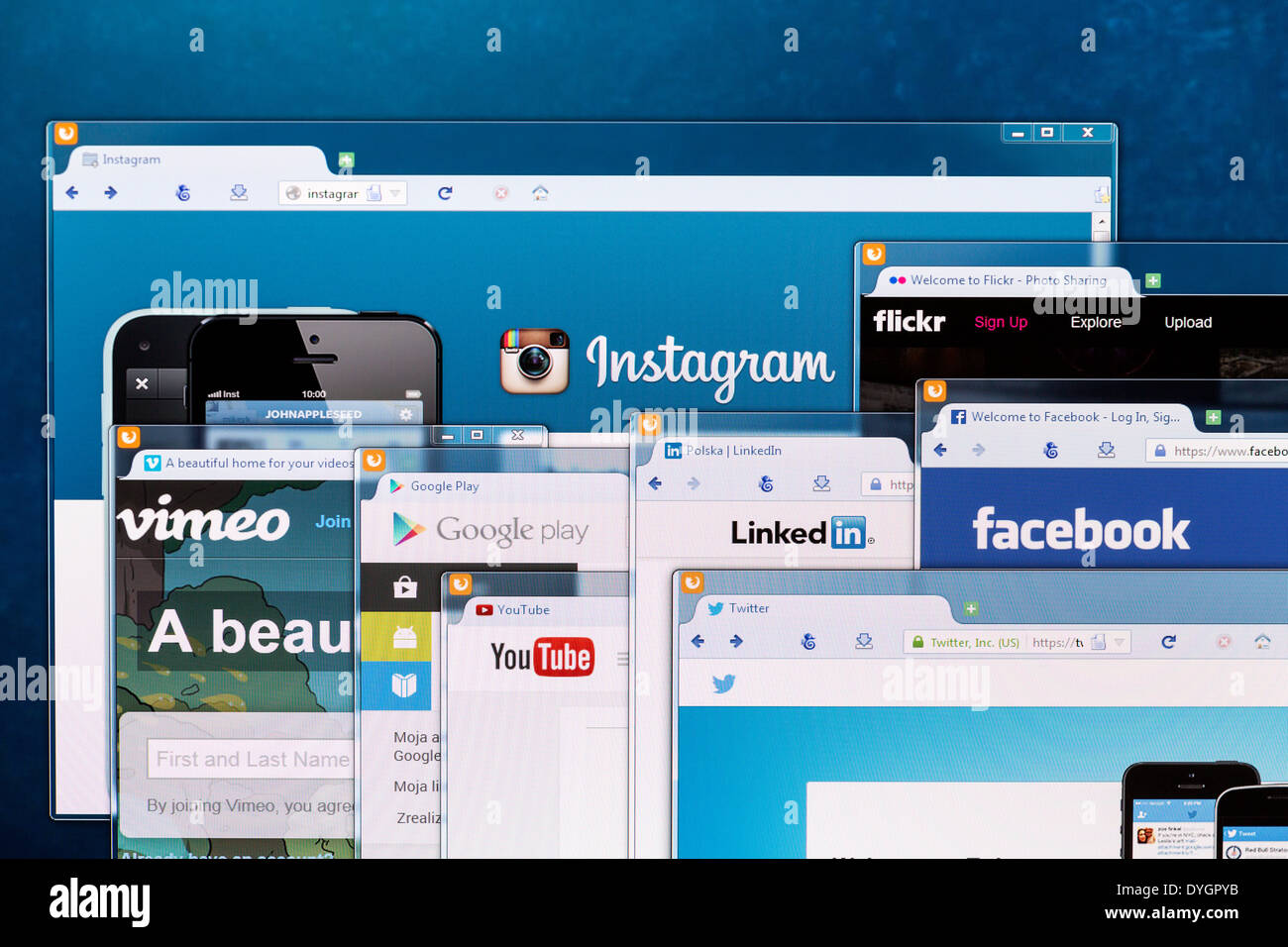 Bełchatów, Polen - 11. April 2014: Foto des Sozialnetzes Homepage auf einem Bildschirm. Stockfoto