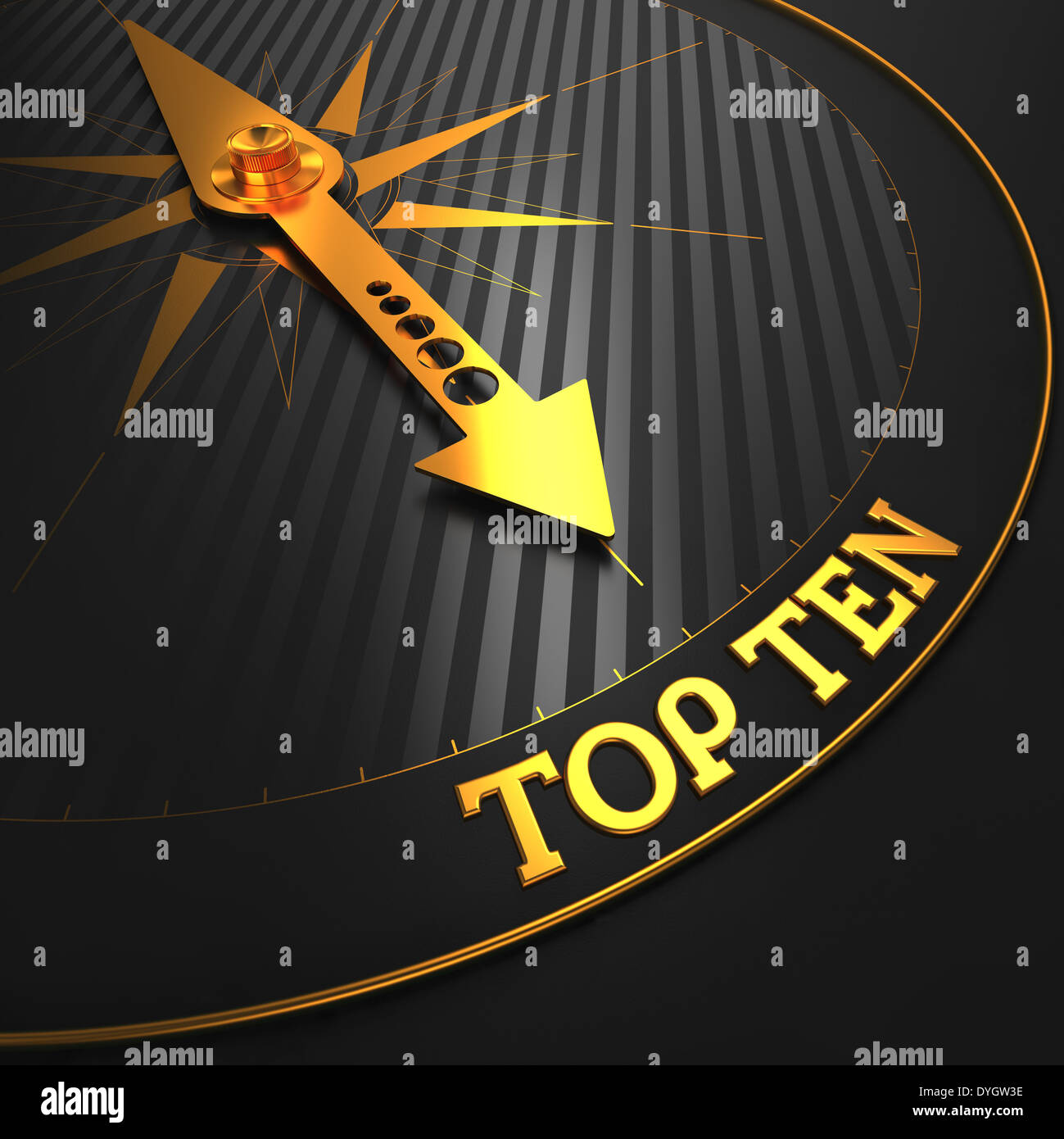 Top Ten Konzept - goldene Kompassnadel auf einem schwarzen Feld zeigen. Stockfoto