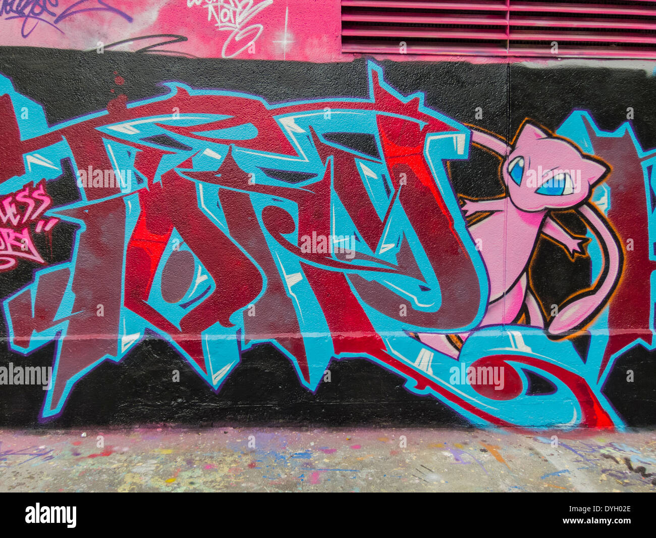 Paris, Frankreich, junger französischer Graffitti-Künstler Malerei Wall, Street Art, lebendige moderne Kunst, avantgardistisches paris, modernistische Grafik Stockfoto