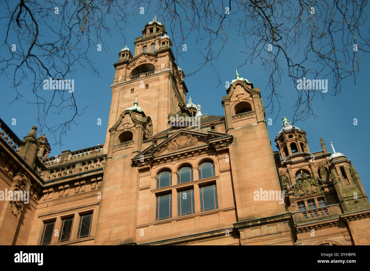 Niedrigen Winkel Schuss von Kelvingrove Art Gallery und Museum, Glasgow Stockfoto