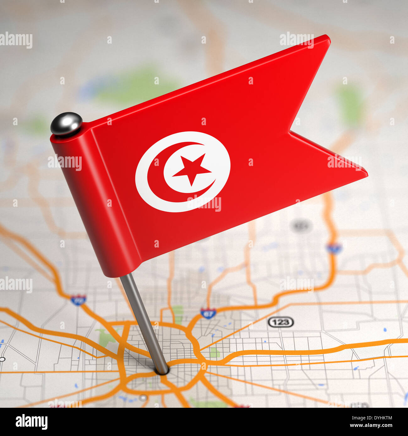 Tunesien-Fähnchen auf einem Kartenhintergrund. Stockfoto