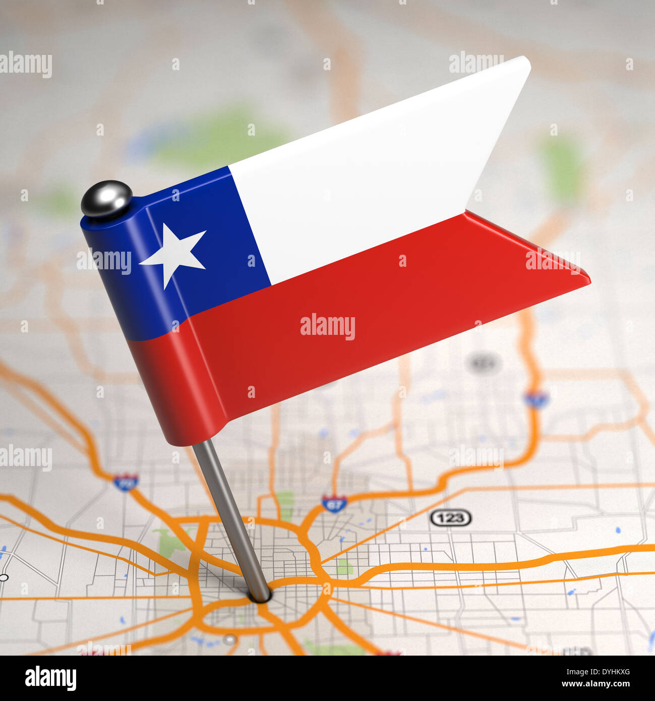 Chile-Fähnchen auf einem Kartenhintergrund. Stockfoto